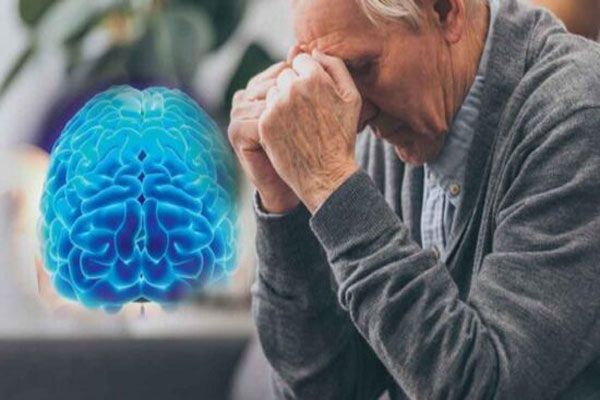 Diabetes - Adulto mayor con problemas de memoria como consecuencia del Alzheimer 