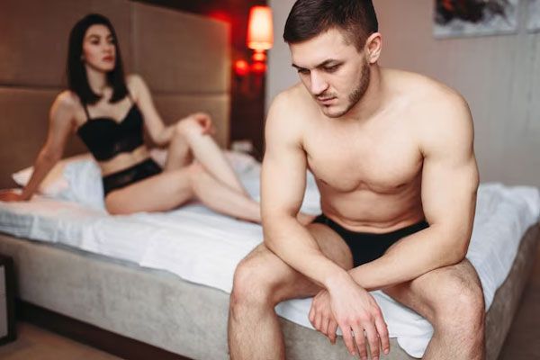 Clamidia - Pareja suspende sus encuentros sexuales por un tiempo por anomalías en los genitales masculinos 