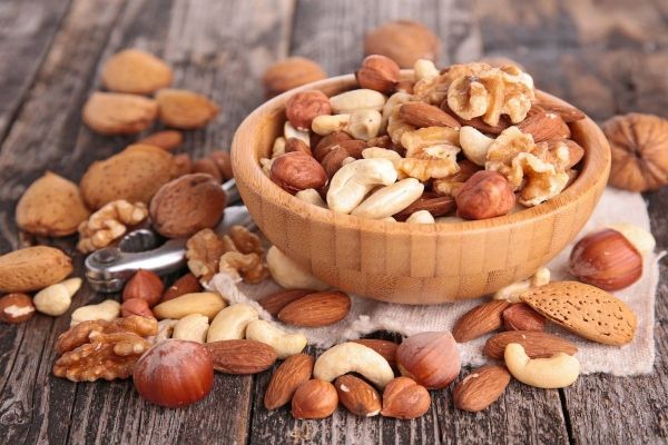 Alimentos que bajan el colesterol - montones de frutos secos para ayudar a controlar los niveles de colesterol