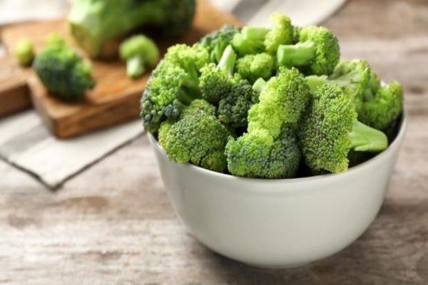 bol de brócoli uno de los alimentos que bajan el colesterol