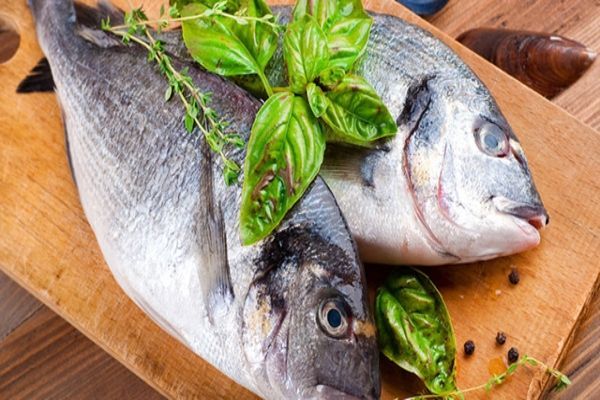dos piezas de pescado para ayudarnos a mantener sano nuestra salud cardiaca