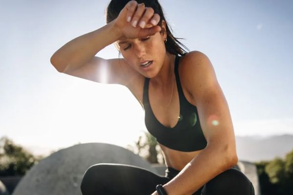 Bulimia nerviosa- chica realizando ejercicios extremos