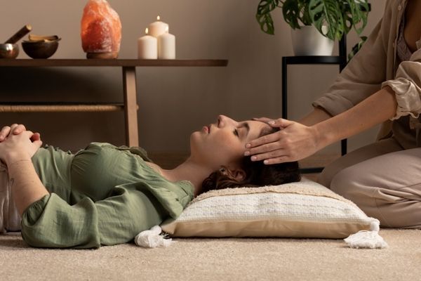 chica relajandose para evitar las piernas inquietas