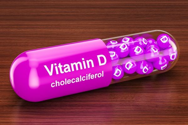 Imagen representativa de suplementos de vitamina D, los cual ayudan a tratar la afección al fortalecer los huesos