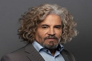 Dr. Andrade especialista en trasplante capilar