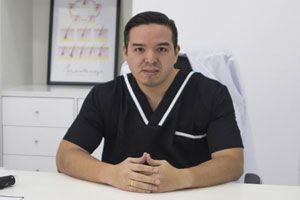 Dr. Hans Heinicke, especialista en Body Hair Transplant y en implante de cabello con técnica FUE en la mejor clínica injerto capilar Barcelona