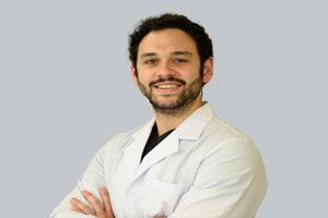 Cirujanos capilares de Madrid - Perfil del Dr. Nicolás de Vicente, miembro del equipo médico de Capilclinic